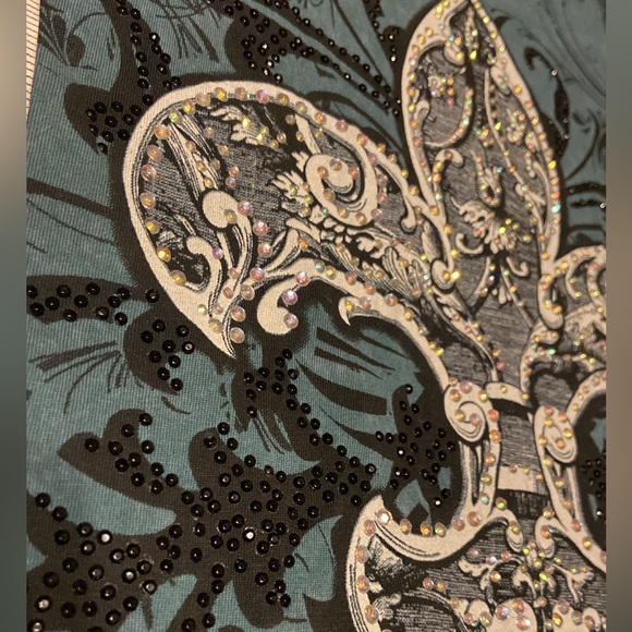 Vocal Brand Rhinestone fleur de le T Shirt. 100% cotton. Size Large. Never worn. - Picture 6 of 10